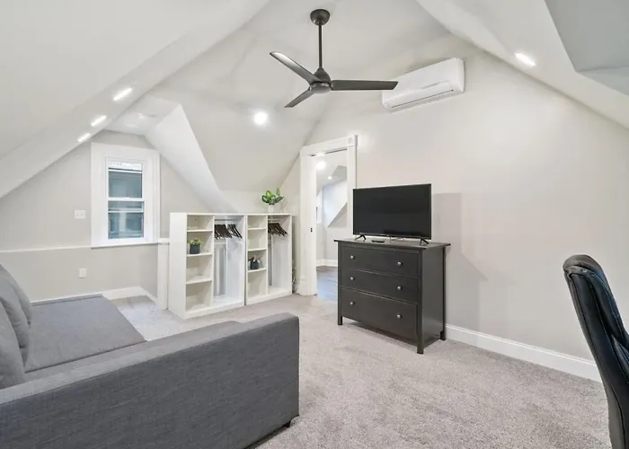 4 Story With 3 King Beds And Cozy Backyard Pittsburgh