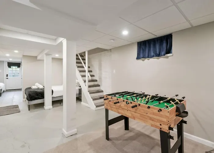 4 Story With 3 King Beds And Cozy Backyard Holiday home *