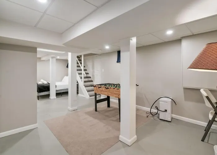 Holiday home 4 Story With 3 King Beds And Cozy Backyard *