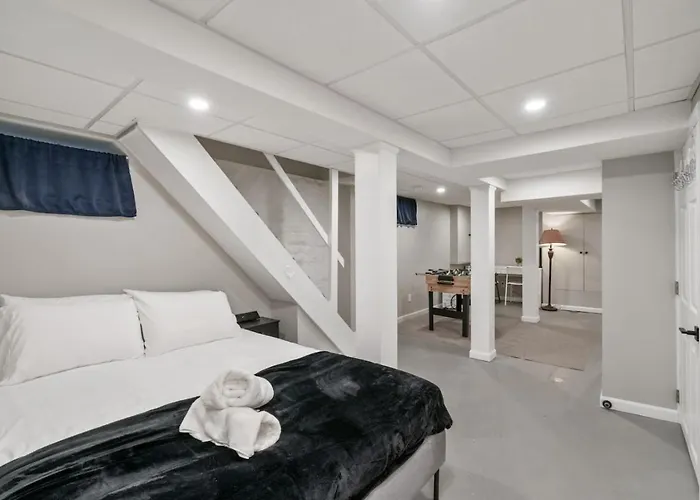 4 Story With 3 King Beds And Cozy Backyard Pittsburgh