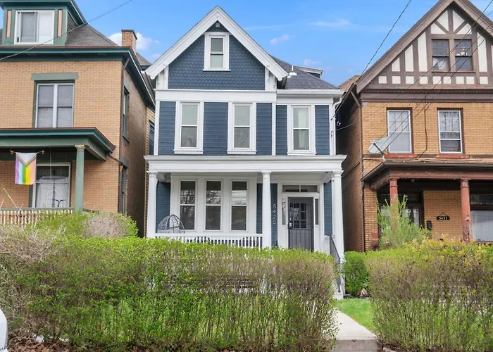 Holiday home 4 Story With 3 King Beds And Cozy Backyard *
